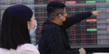 Sau phiên hoảng loạn, thị trường chứng khoán ra sao?