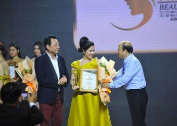 Doanh nhân Kim Châu đưa thương hiệu Beauty Spa – Academy Kim Châu nhận Top 3 truyền thông và quảng bá Thương hiệu vàng làm đẹp Việt Nam – Hội nhập quốc tế.