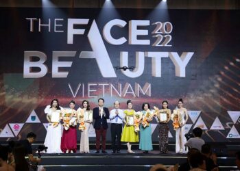 CEO Bùi Mai Kim Châu nhận Top 3 truyền thông và quảng bá Thương hiệu vàng làm đẹp Việt Nam – Hội nhập quốc tế