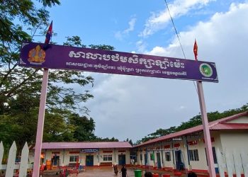 CLB Kết Nối Yêu Thương BMT Vận Động Trao Áo Ấm Cho Trẻ Em Campuchia