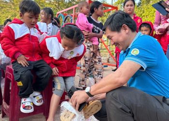 Đoàn Dakmoruco Và Kết Nối Yêu Thương Trao Quà Cho Các Em Học Sinh Tại Mondulkir