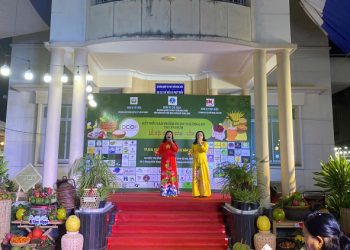 Doanh Nhân Đa Tài Thiên Hương Ngồi Ghế Nóng Tại “Lễ Hội Nông Sản”.
